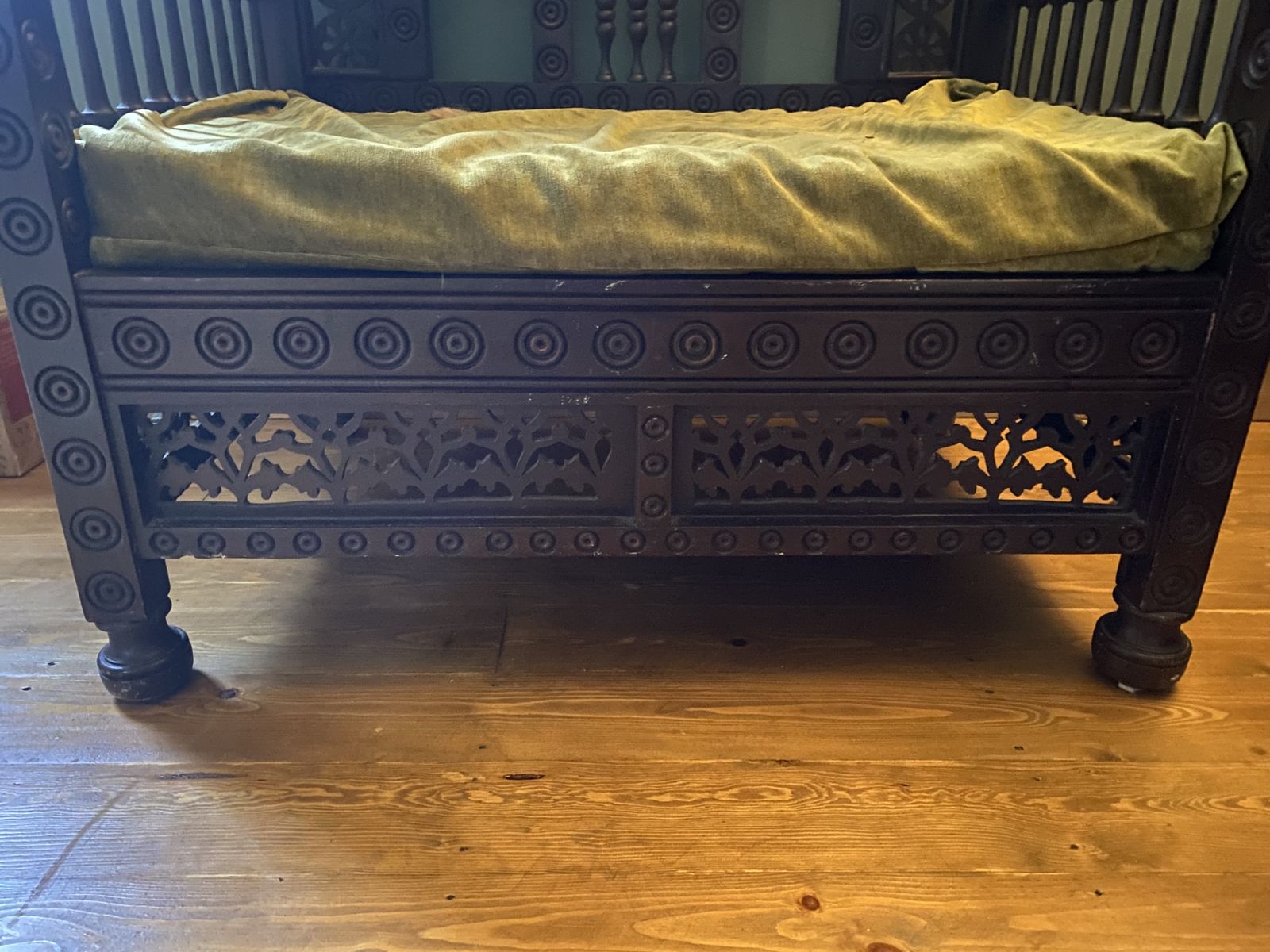 Hand Carved Indian Throne / Maharaja Bench In Solid Dark Wood — Intricate Jali Carving & Turned Finials photo vinterior