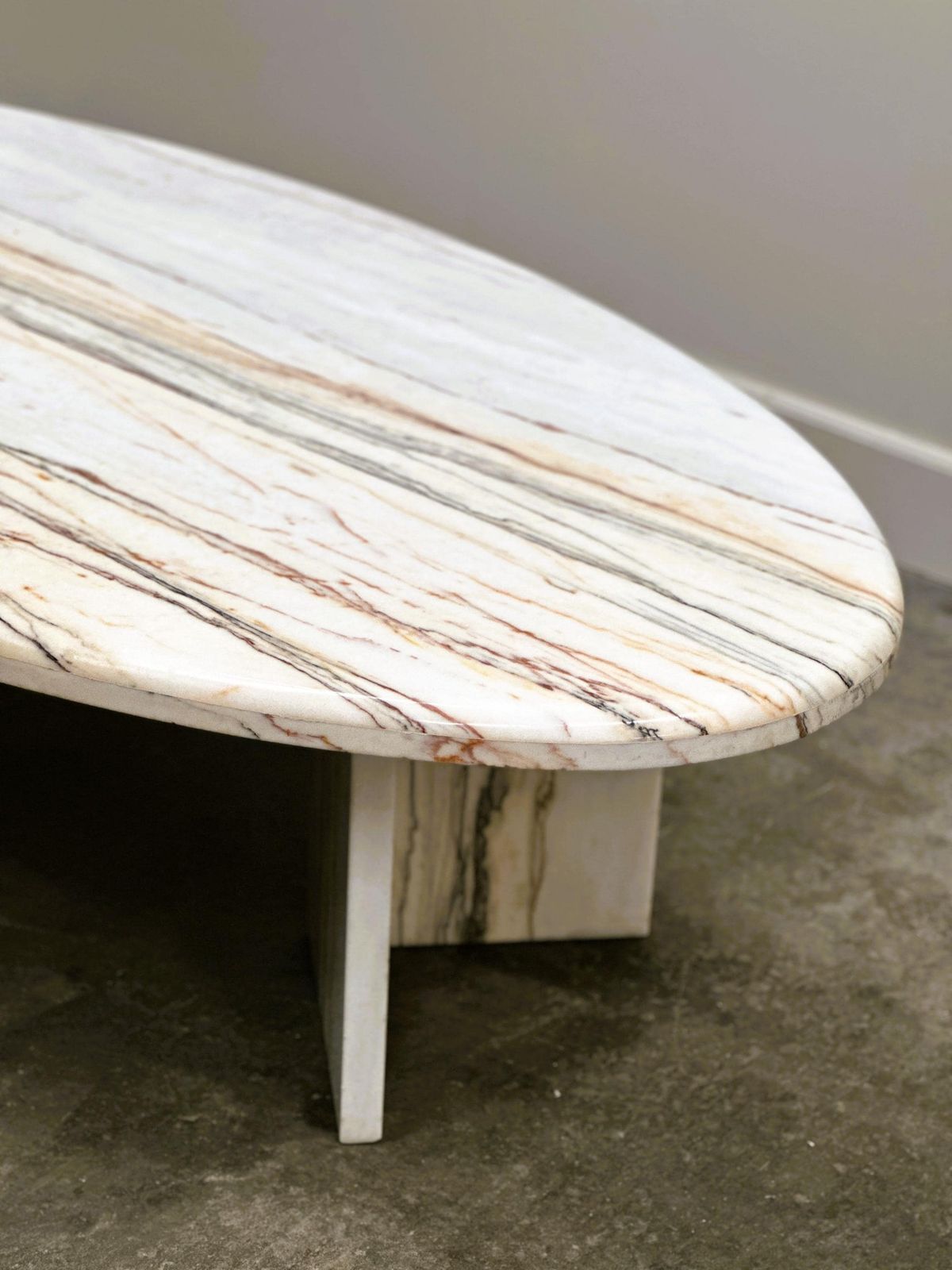 Ovale Salontafel In Breccia Sarda Striato Marmer, Italië, Ca. Jaren 1980. photo vinterior
