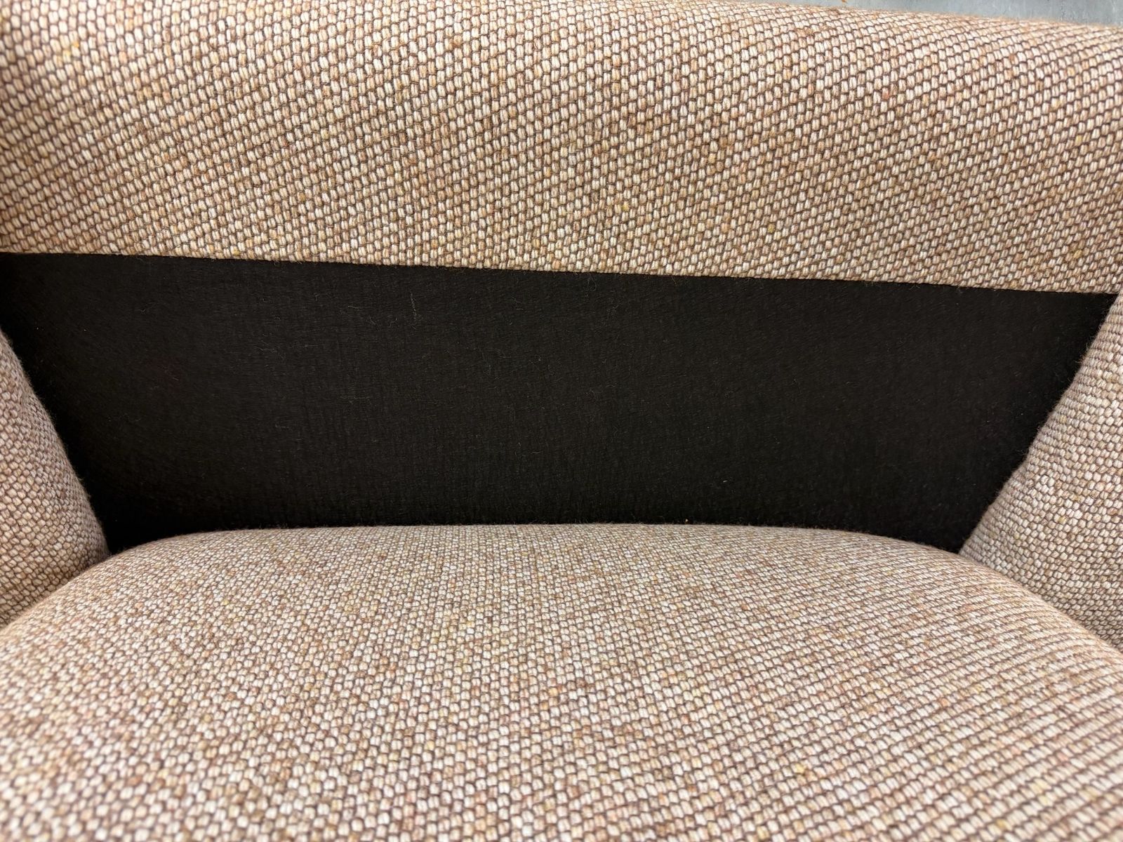 4200.0 Vico Magistretti "Maralunga" 3 Seater Re Upholstered Full Wool Sofa For Cassina photo