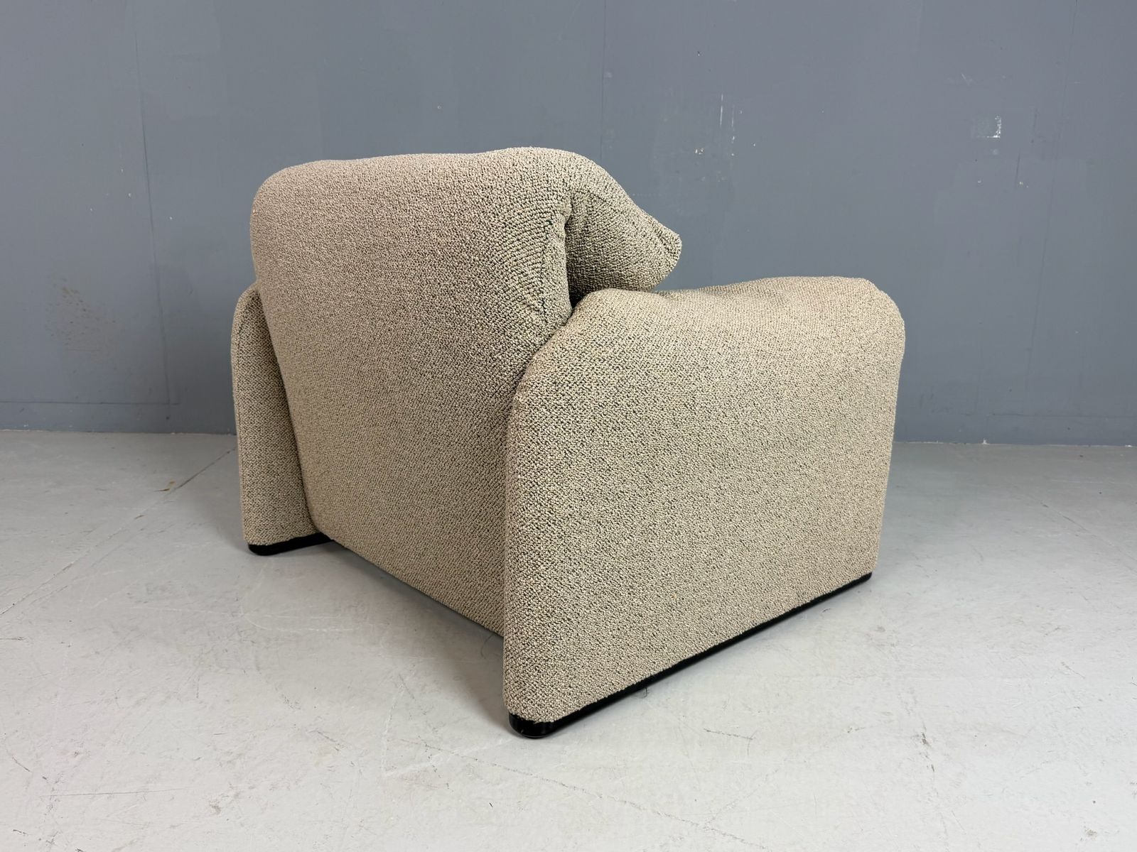 Vico Magistretti Maralunga Reupholstered Lounge Chair For Cassina, 1980s photo vinterior