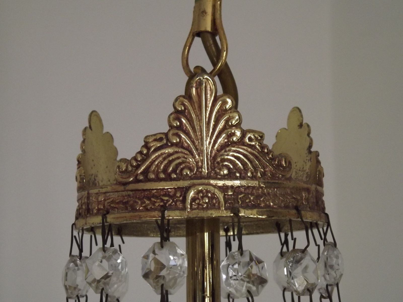photo vintage Lustre Montgolfier à une lumière en bronze et cristal, de style Empire français, années 1960