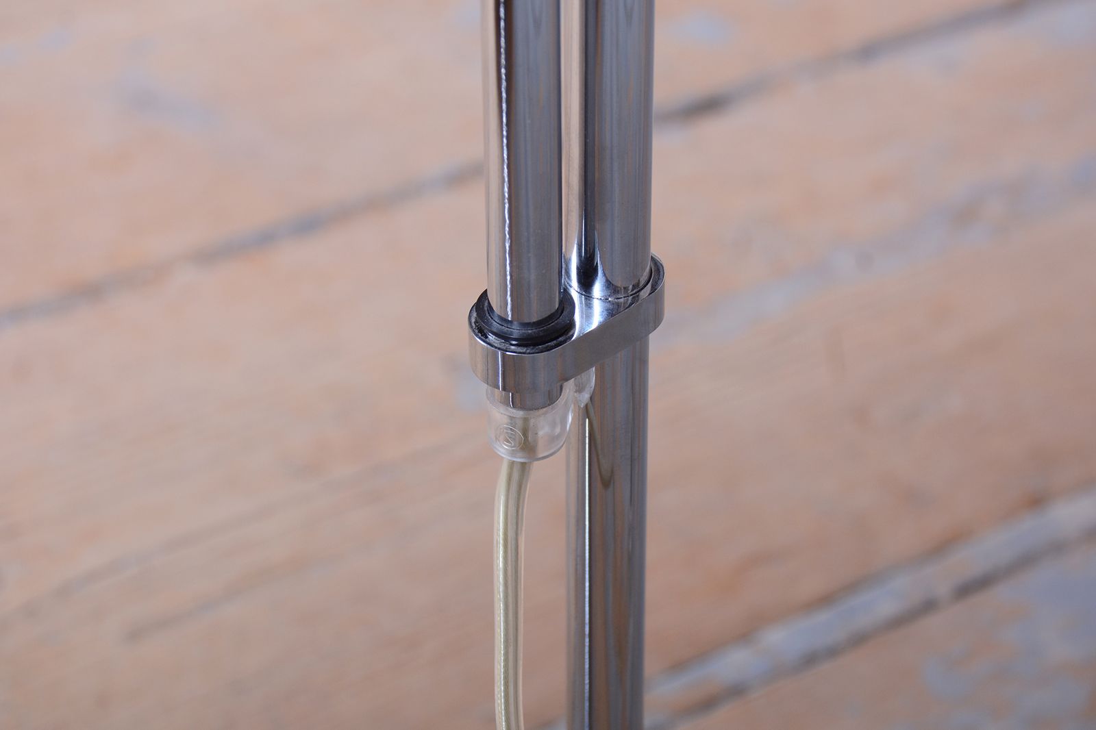 Original Mid Century Floor Lamp, By G. Teixido, Chrome, Coton, Italy, 1990s photo vinterior