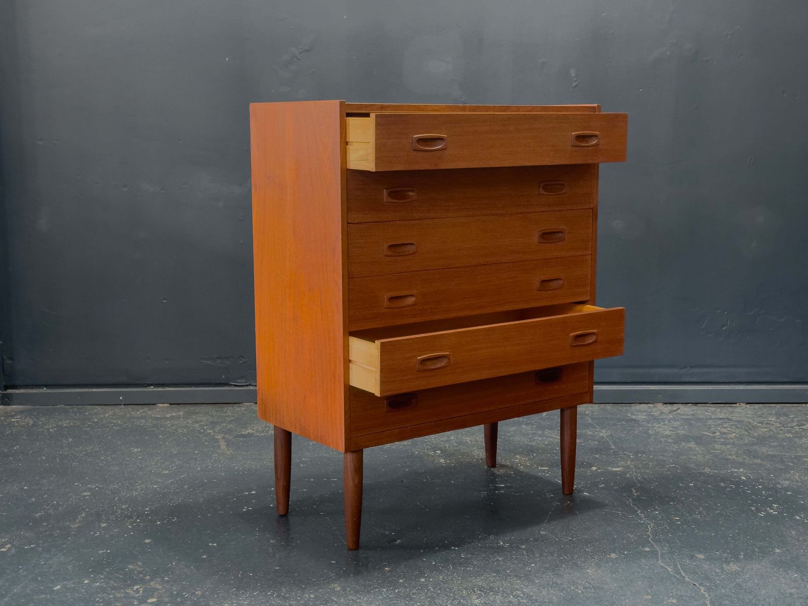 Teak Chest Of Drawers With Rectangular Handles photo vinterior