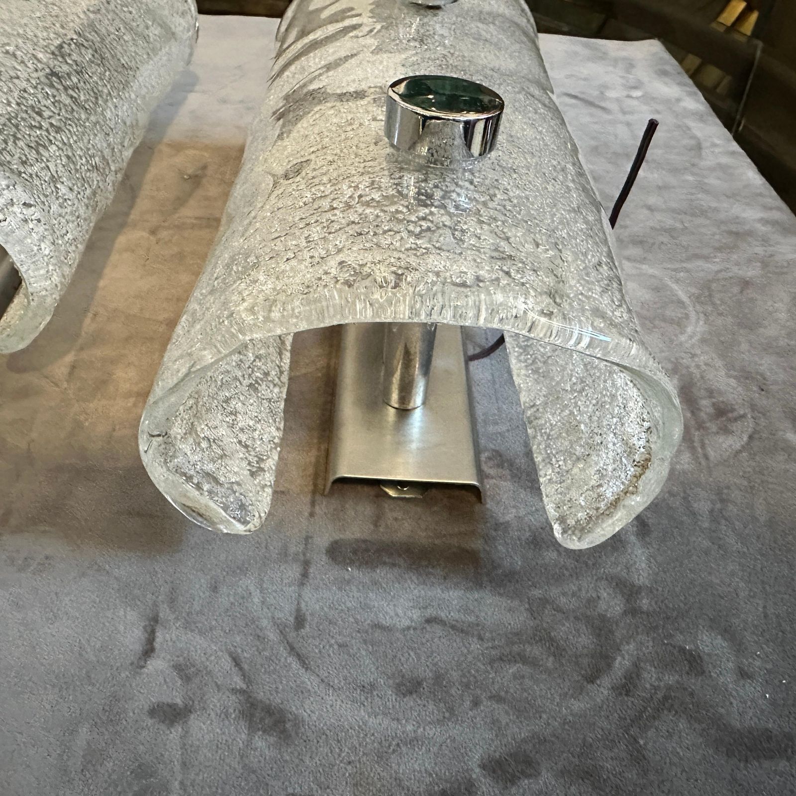 Two 1970s Space Age White Pulegoso Murano Glass And Steel Italian Wall Sconces photo vinterior