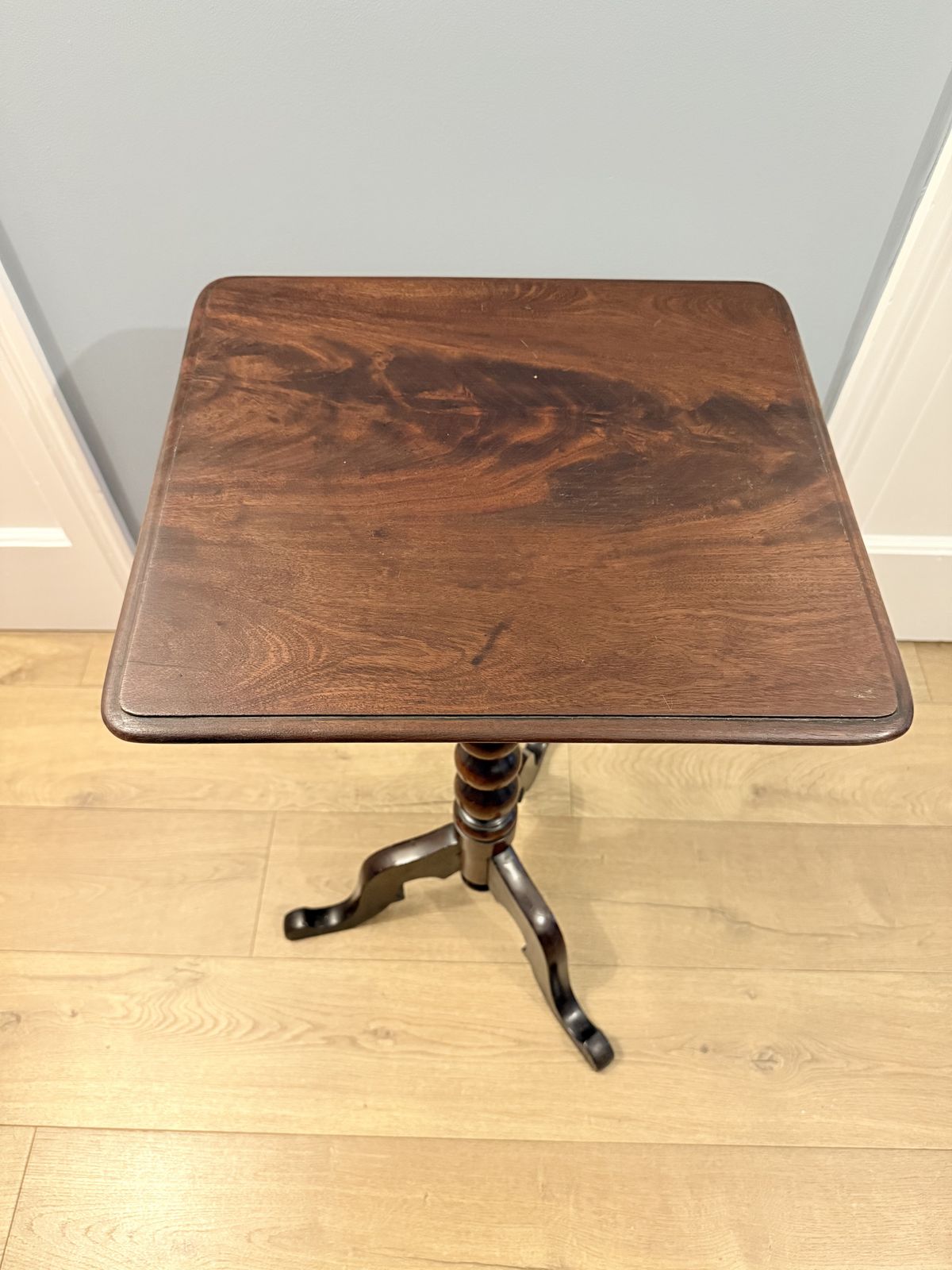 photo furniture Victorian Mahogany Bobbin Tripod Table