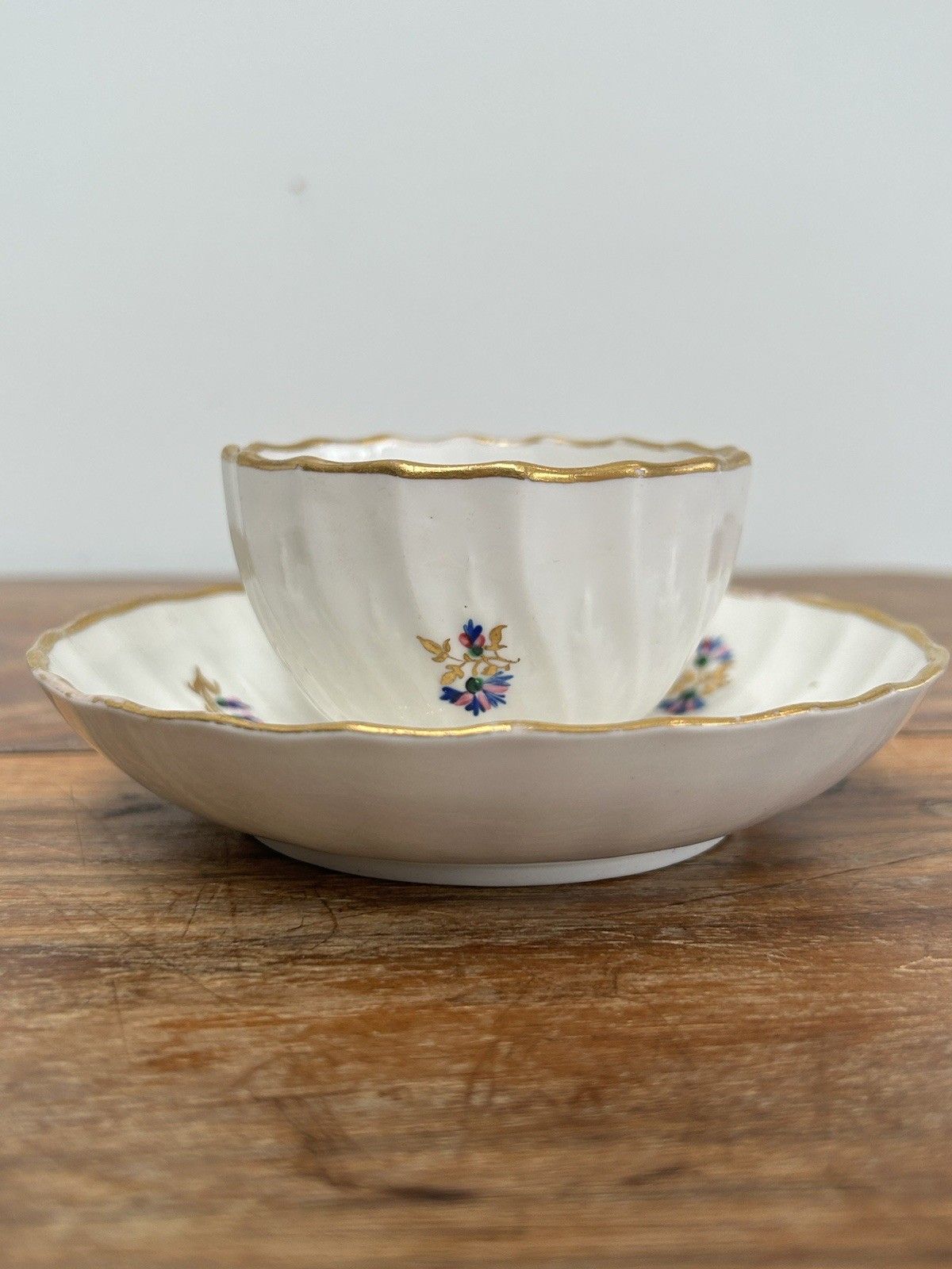 Antique Derby Porcelain Tea Bowl & Saucer No.129, Gilt Border & Floral, 19thc photo furniture