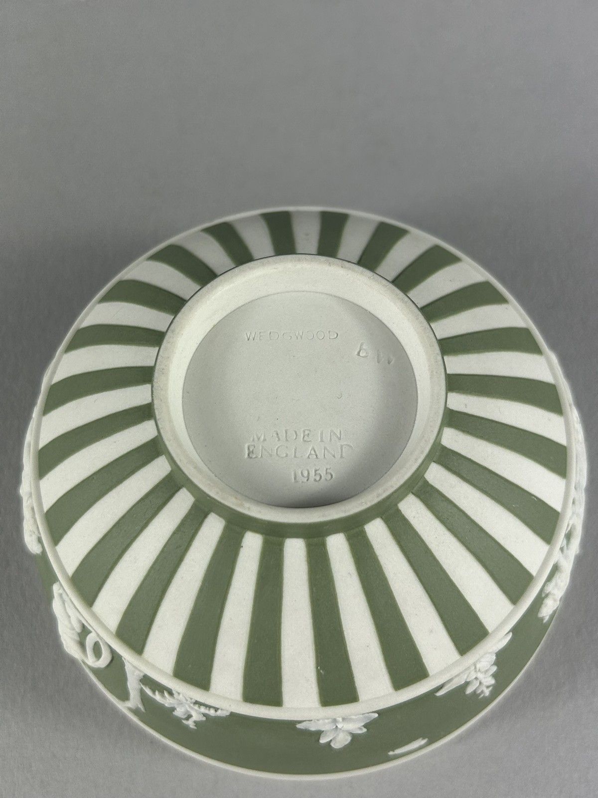 Wedgwood 1955 Green Jasperware Cherub Lion Chariot Bowl 10cm England photo buy
