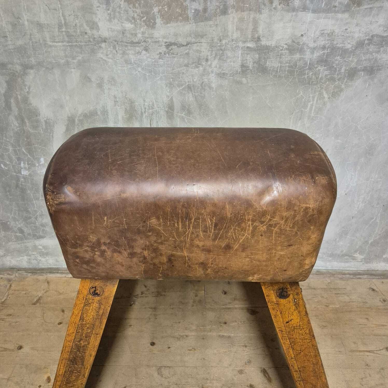photo furniture Vintage Gymbok, Tsjecho Slowakije, Jaren 1960