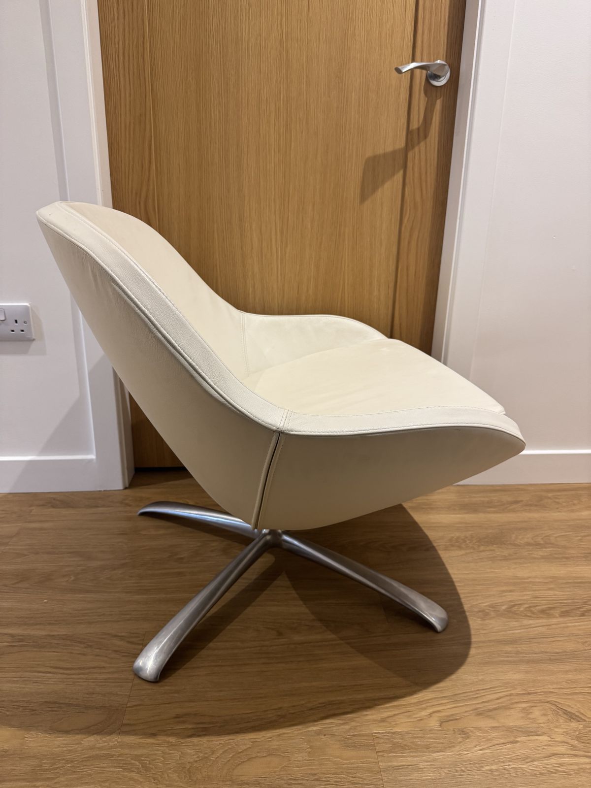 Veneto Swivel Leather Lounge Chair, With Stainless Steel Legs photo furniture