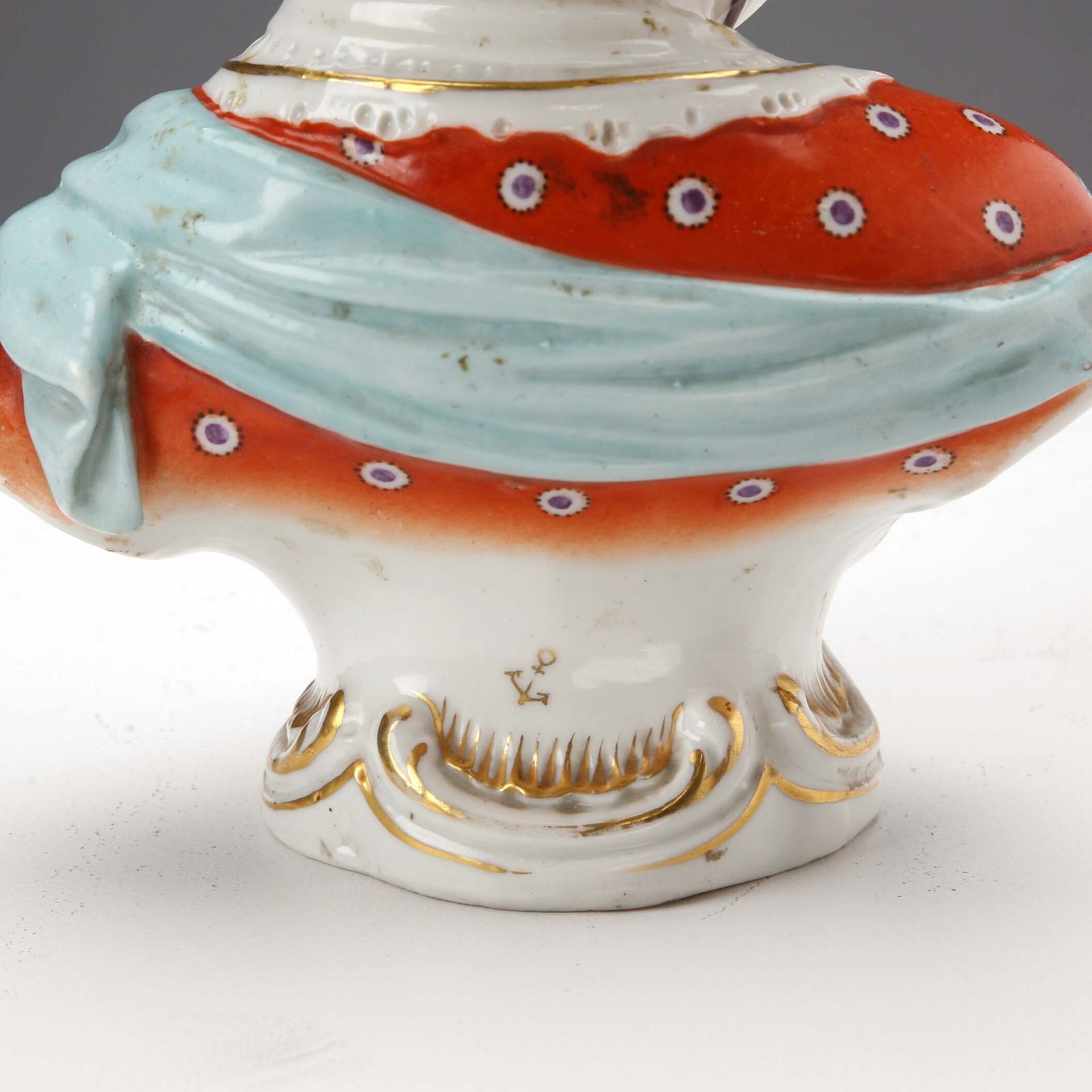 photo furniture Antique Half Bust Porcelain Of Chelsea XIX Century