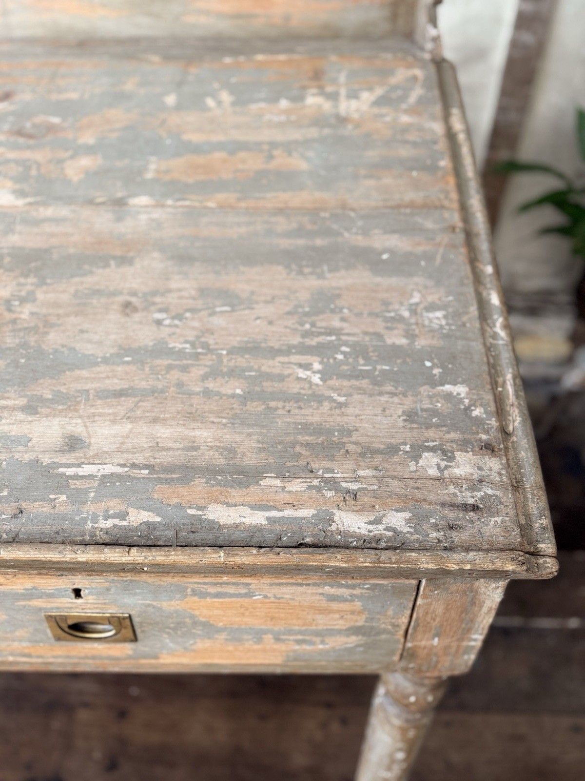 photo vinterior Antique Distressed Painted Scrubbed Pine Clerk's Desk (Shop) Display Table