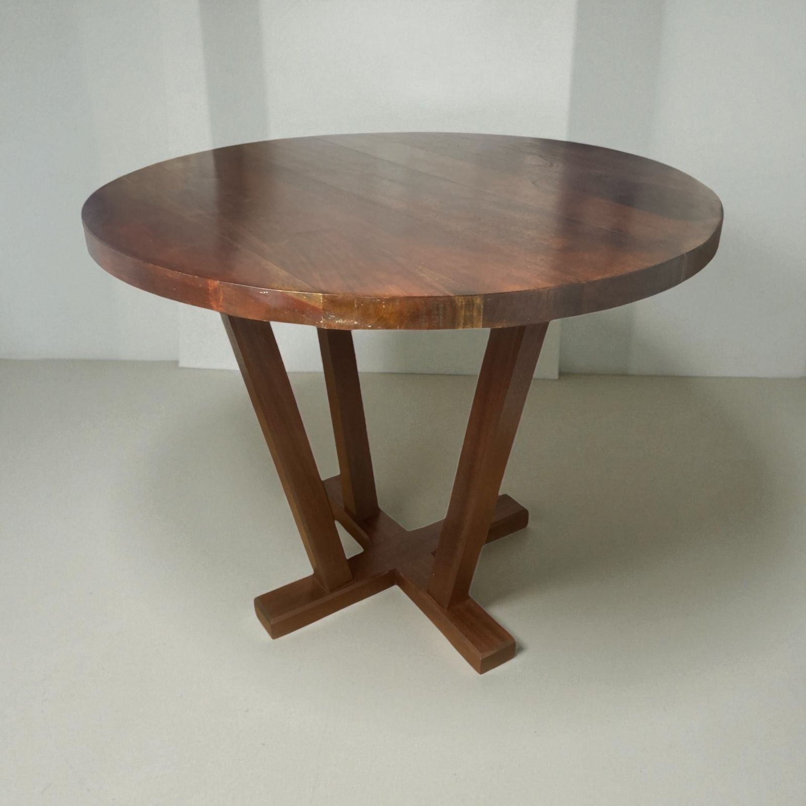 4 Person Circular Mahogany Dining Or Restaurant Table photo vinterior