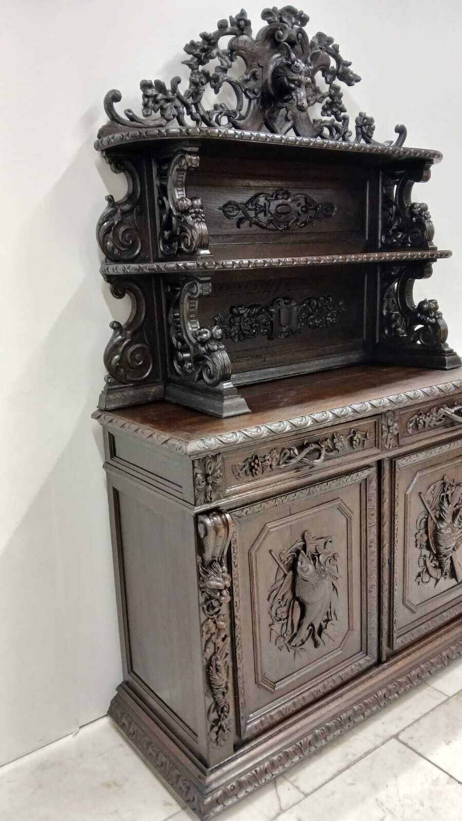 photo vintage Antique Oak Carved French Renaissance Hunters Sideboard