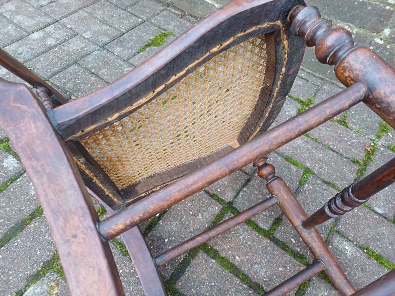 photo vinterior Antique Victorian Balloon Back Carved Mahogany Chair With Cane Seat Bedroom Accent