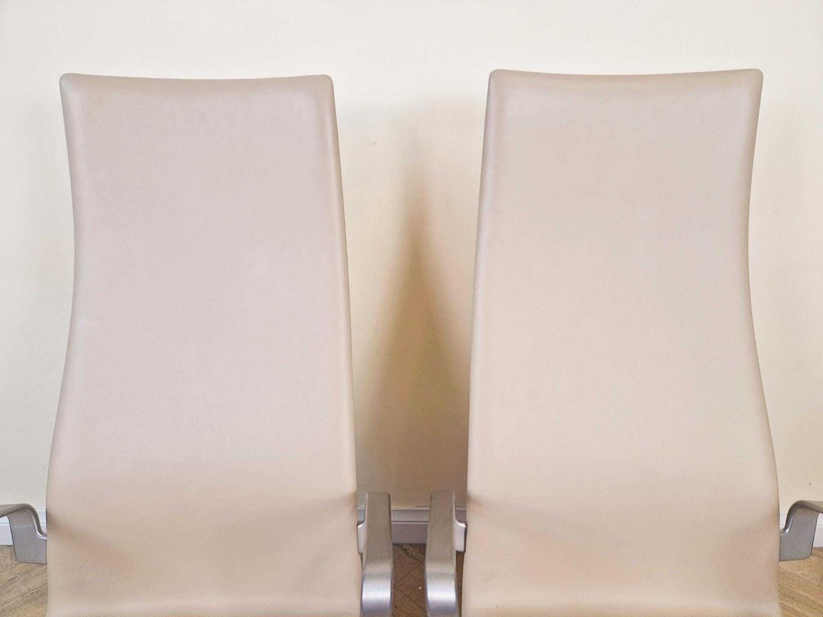 photo furniture 2 X Arne Jacobsen For Fritz Hansen Oxford Mid Century Danish Design Highback Swivel Chairs