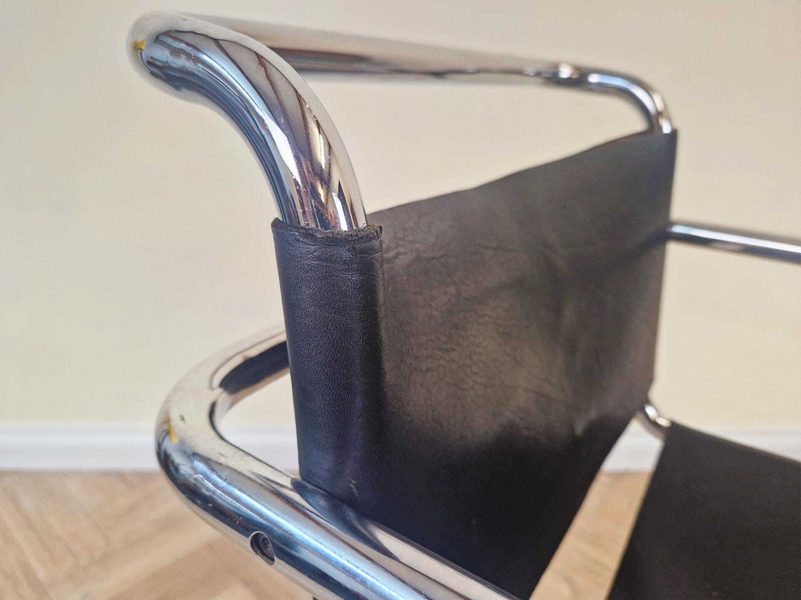 photo furniture Mies Van Der Rohe Thonet Mr20 Leather & Chrome Mid Century Bauhaus Cantilever Lounge Chair