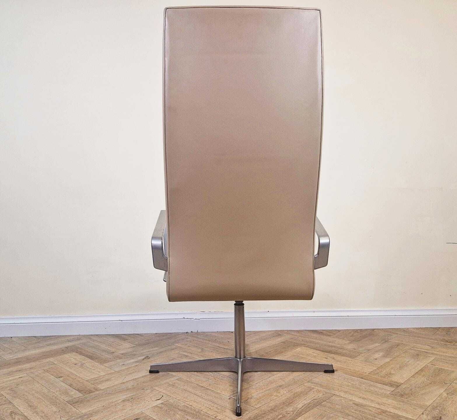 Arne Jacobsen For Fritz Hansen Oxford Mid Century Danish Design Highback Swivel Chair photo vinterior