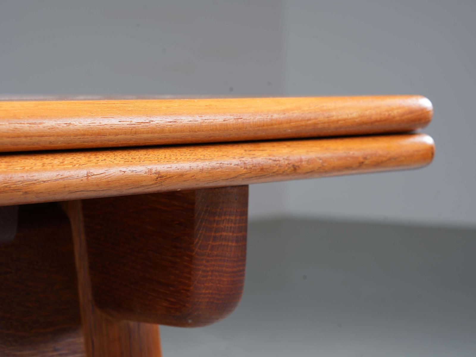 photo vinterior Hans Wegner Teak En Eiken Eettafel 312 Voor Andreas Tuck, Denemarken, Jaren 1960
