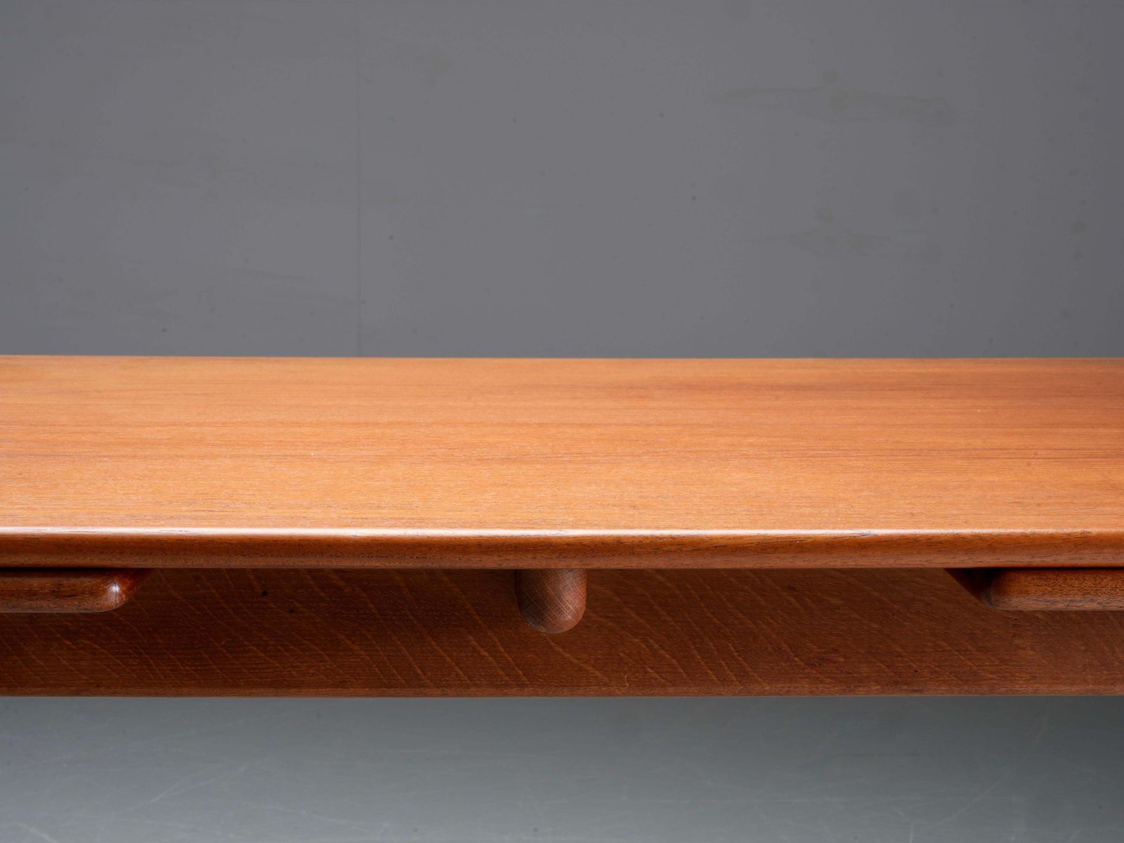 photo vintage Hans Wegner Teak En Eiken Eettafel 312 Voor Andreas Tuck, Denemarken, Jaren 1960