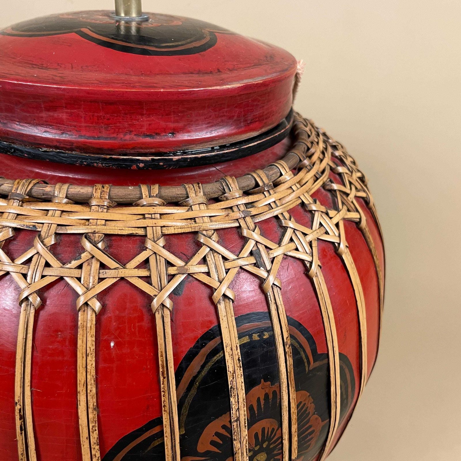 Antique Asian Wood Lamp Hand Painted Wooden Light Vintage Kratip Rice Basket Bedside Side Table Pattern Red Black Handmade Traditional photo vinterior