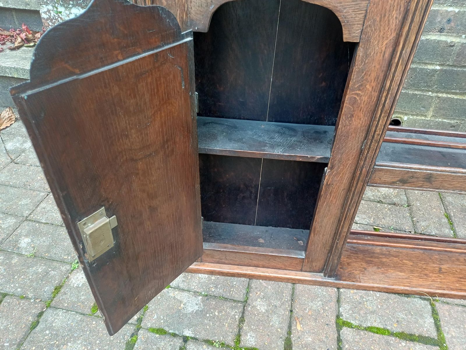 photo furniture Massive Vintage Oak Wall Plate Rack With Side Cupboards Large Antique Kitchen Shelf, Solid Oak Hanging Dresser Top, 1800s