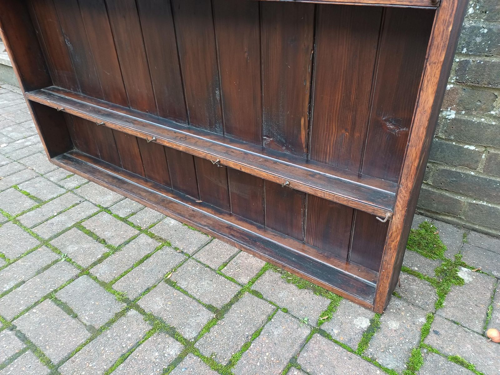 photo furniture Antique Victorian Plate Rack, Pine & Oak Wall Shelf With Brass Hooks Early 19th Century Plate Display, Kitchen Decor