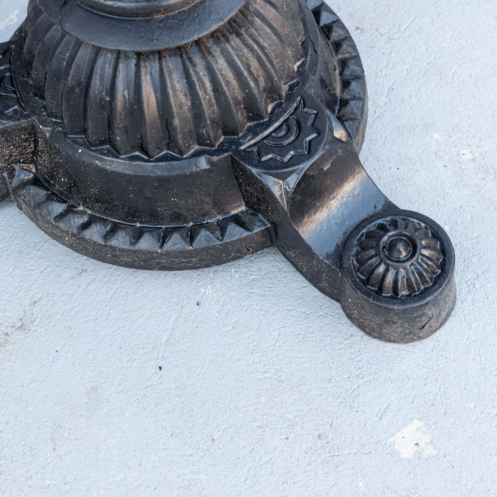 Reclaimed Cast Iron Bistrol Pub Table photo 325.0