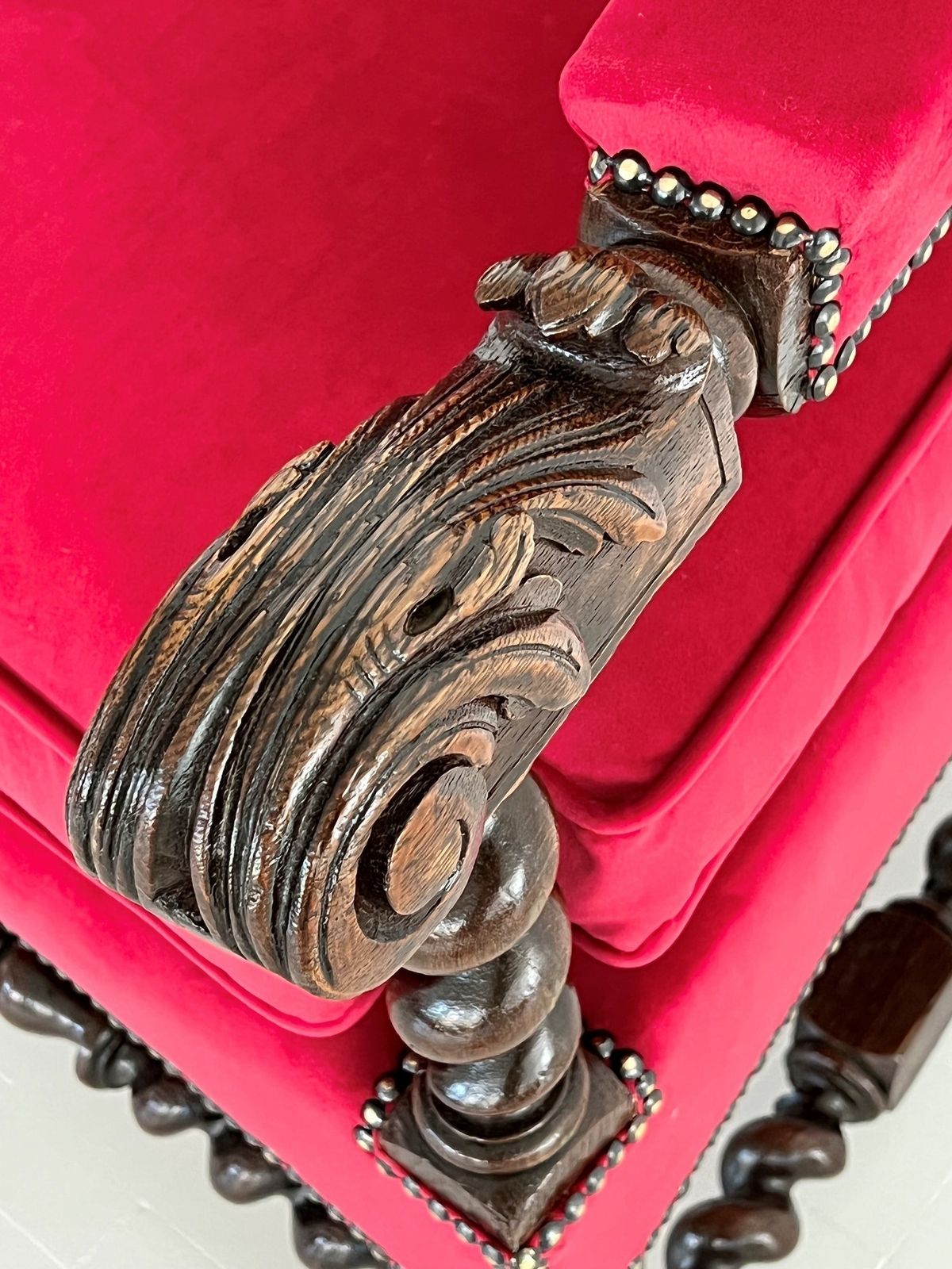 Italian Baroque Throne Armchair In Nutwood Reupholstered In Velvet photo 990.0