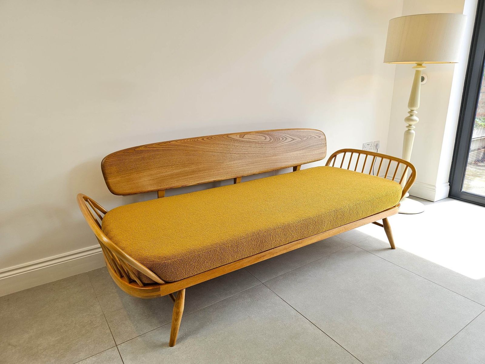 Furniture Ercol 355 Studio Couch/Daybed, Fully Restored With Saffron Boucle Seat Cushion And Optional Scatter Cushions. photo