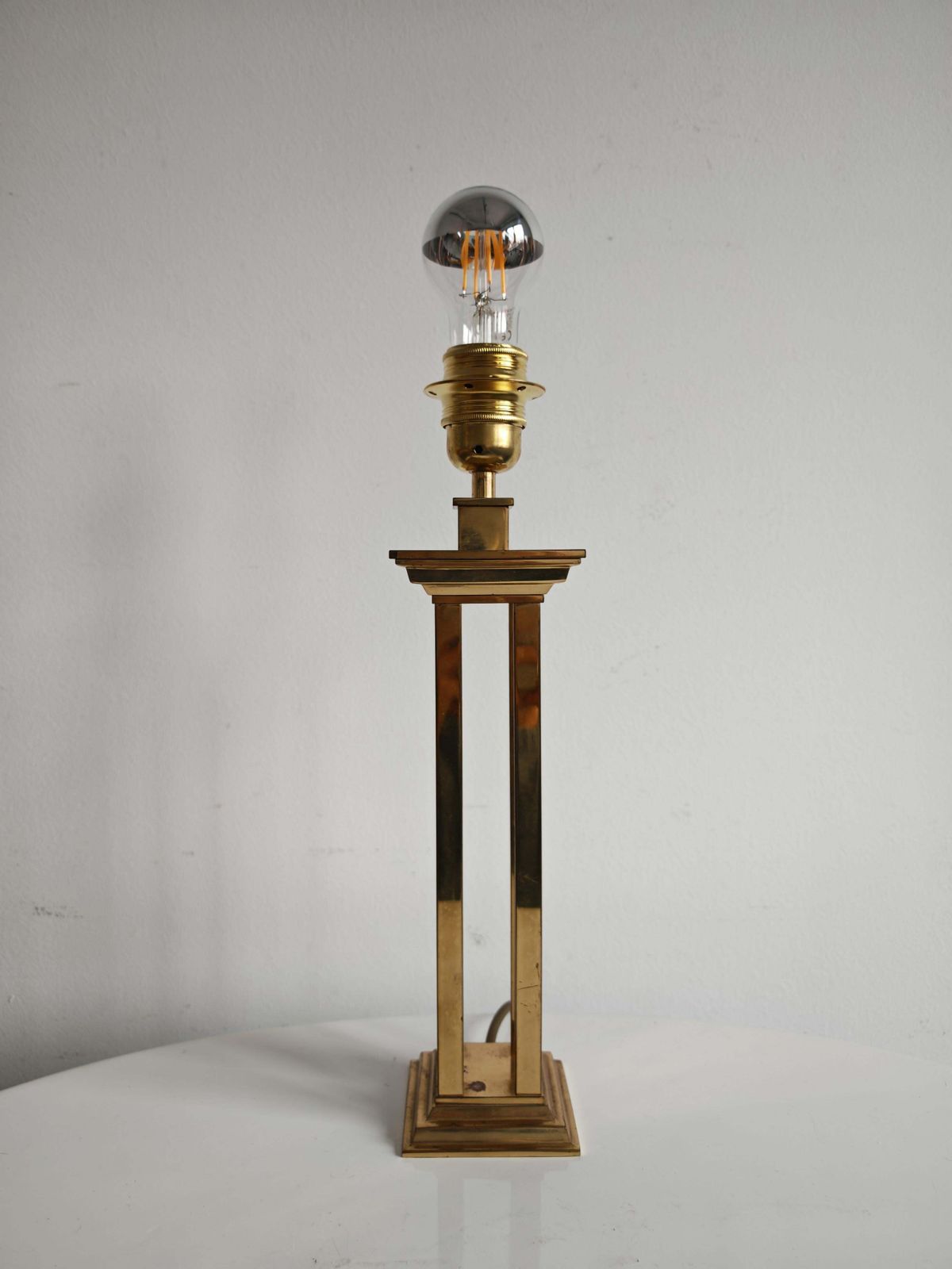 Hollywood Regency Table Lamp In Gilt Brass In Style Of Willy Rizzo, Italy 1960s photo vinterior