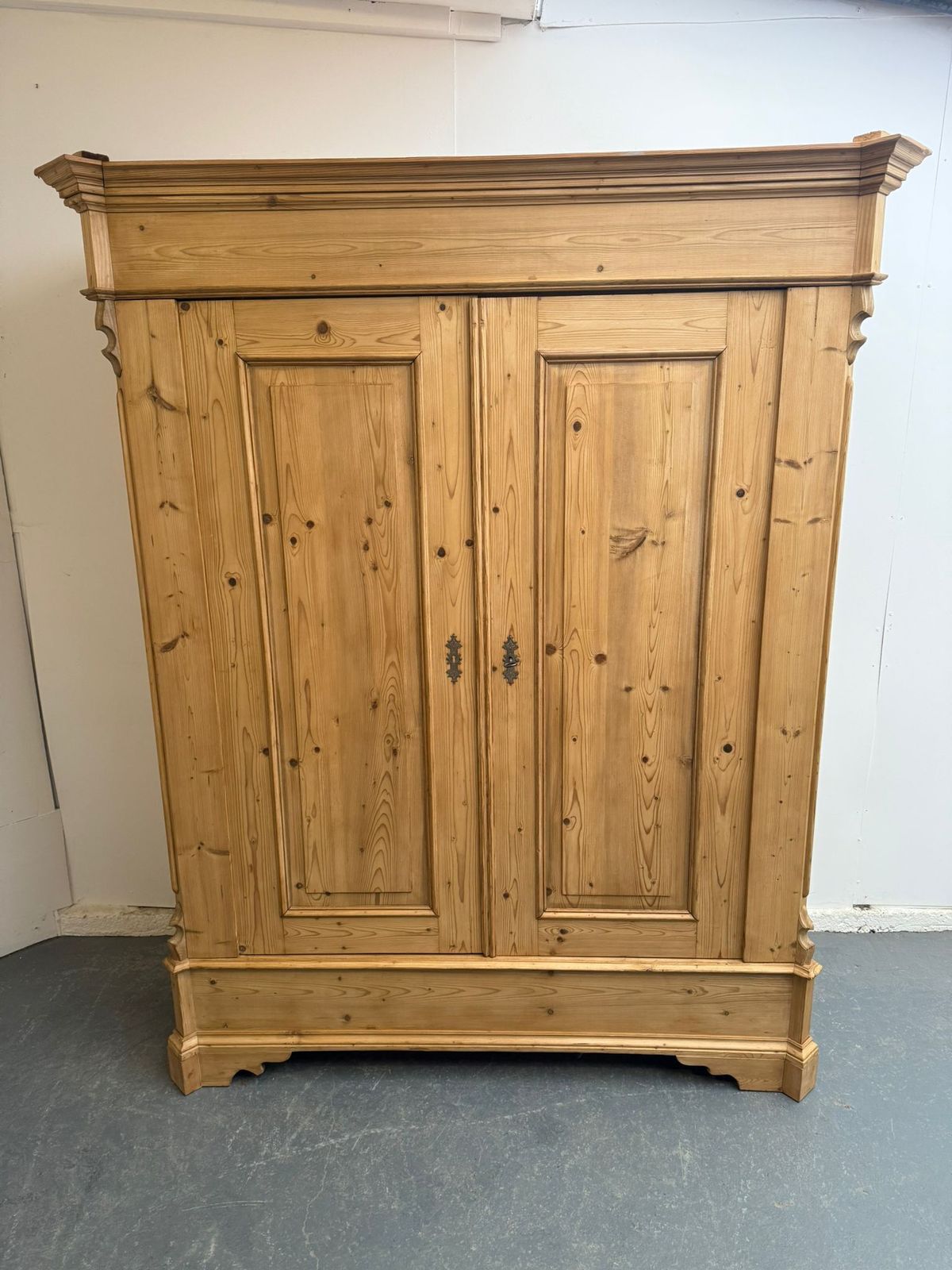 A Lovely Pine Georgian Waxed Knockdown Ladies Wardrobe photo Furniture