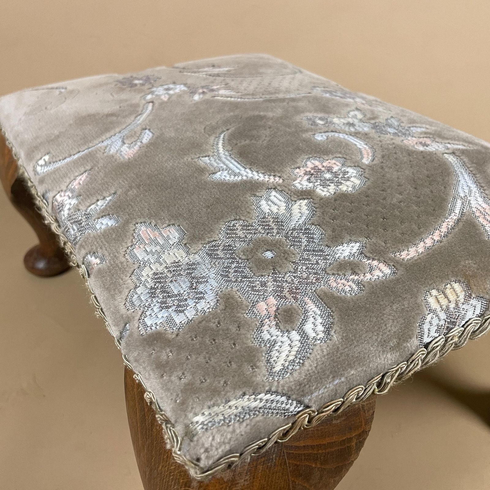 photo furniture Vintage Retro Velvet Stool Wood Legs Cottage Furniture Rectangle Footstool Foot Seat 18x38x28cm Footstool Floral Patterned Pattern Sage