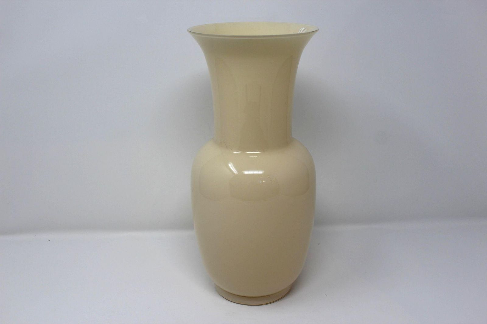 Opalino Vase By Venini Of Murano   Cream photo Home Decor