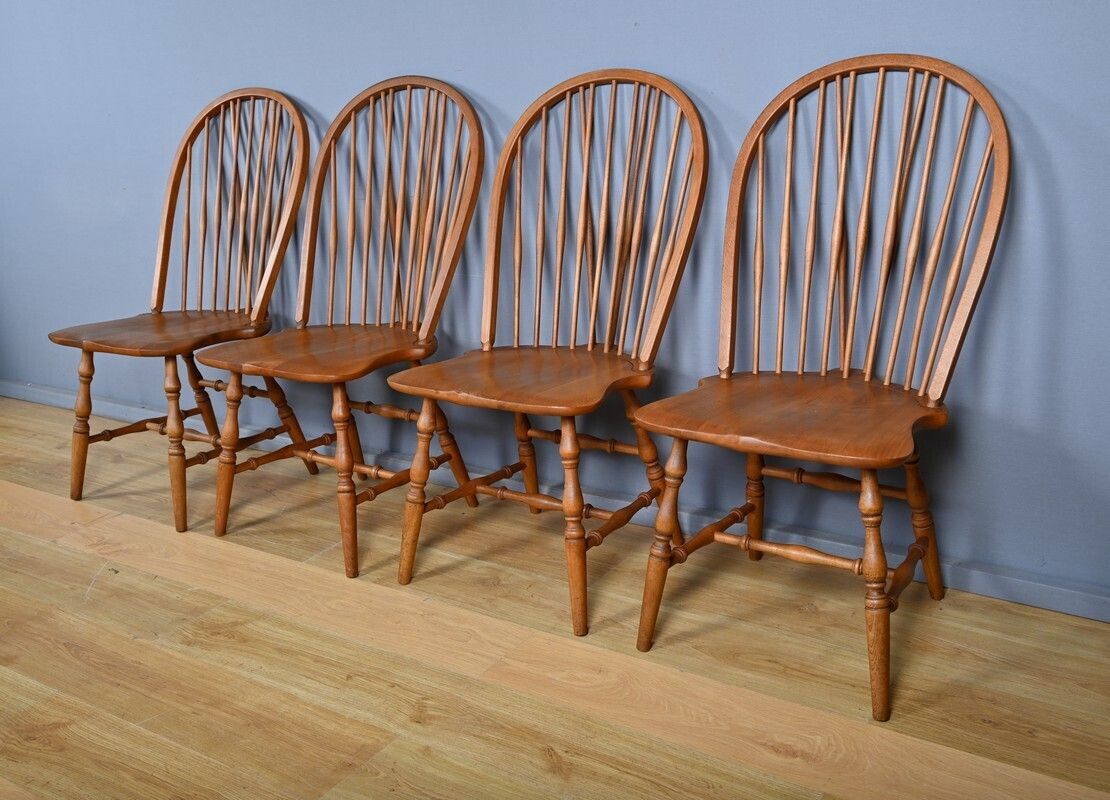 Set Of 4 Windsor Beech Chairs, England – Early 20th Century photo for sale
