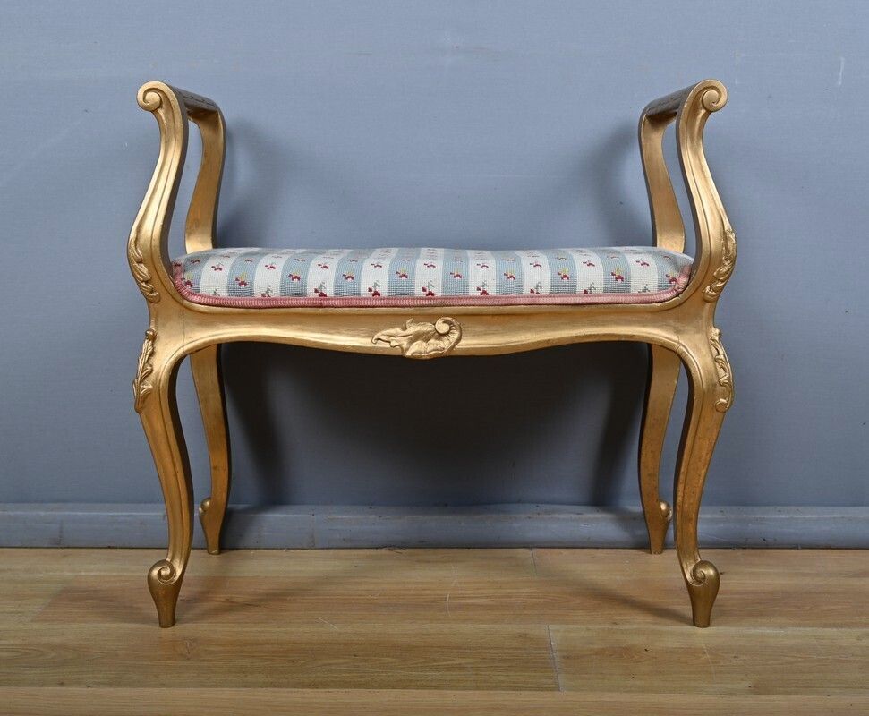 photo vinterior Small Bench With Gilded Wood Armrests, Louis XV Style – Early 20th Century
