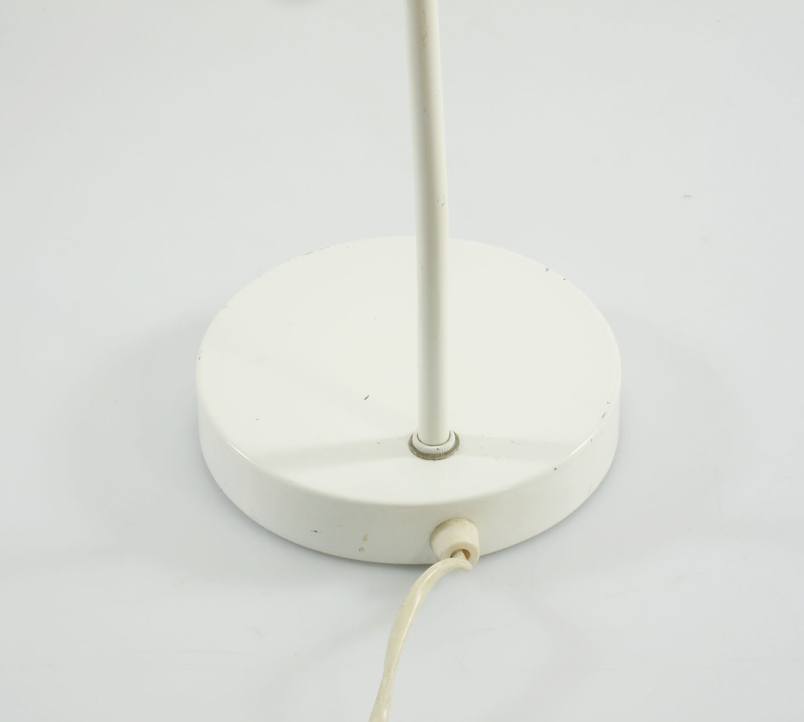photo furniture Vintage White Hala Floor Lamp – 1960s Minimal Dutch Design – Rotating & Tilting Hood