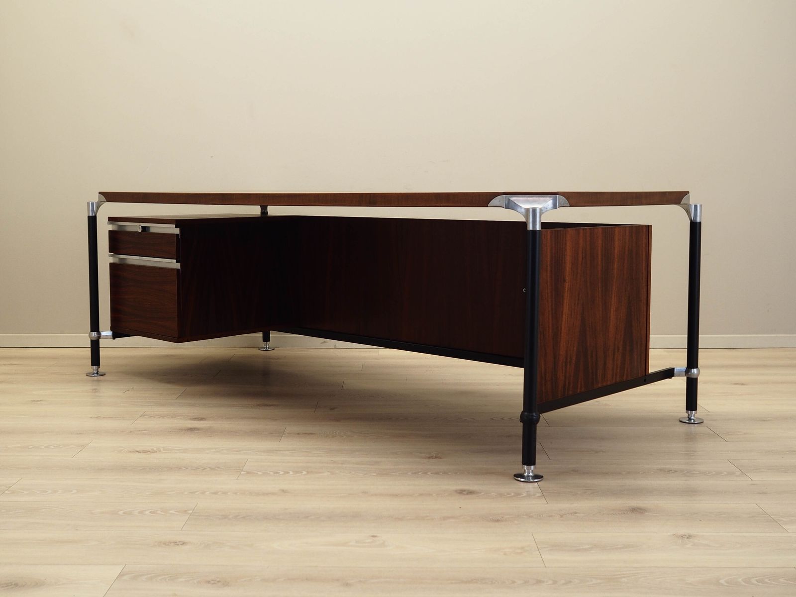 Vintage Desk, Italian Design, 1970s, Designers: Ico & Luisa Parisi, Manufacturer: Mim Roma photo vinterior
