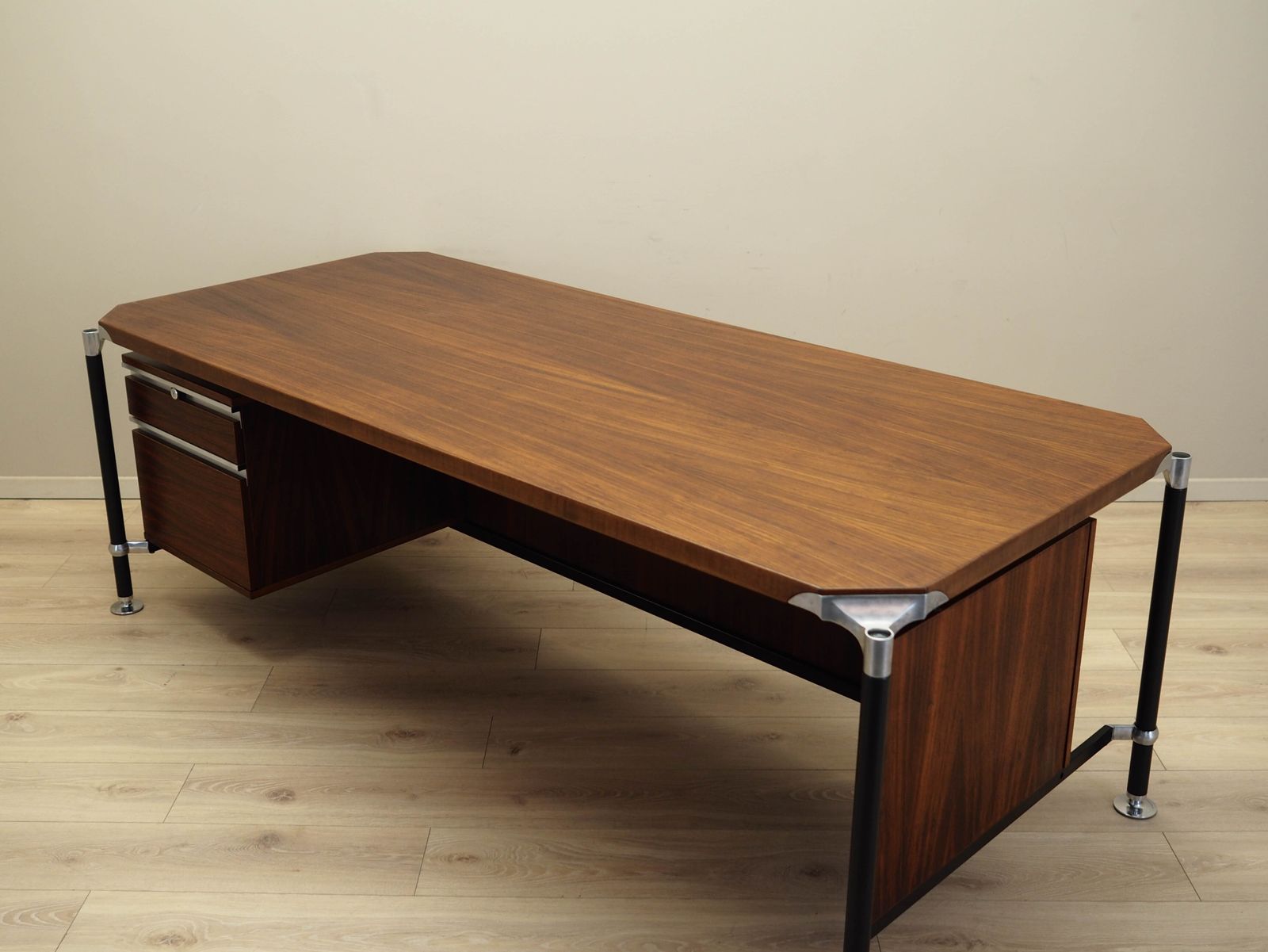 Vintage Desk, Italian Design, 1970s, Designers: Ico & Luisa Parisi, Manufacturer: Mim Roma photo buy