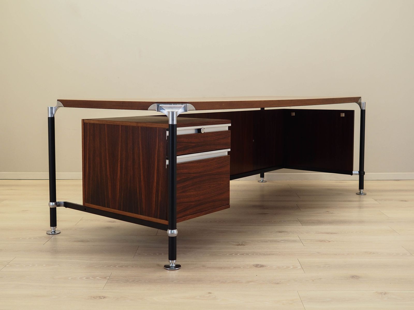 Furniture Vintage Desk, Italian Design, 1970s, Designers: Ico & Luisa Parisi, Manufacturer: Mim Roma photo