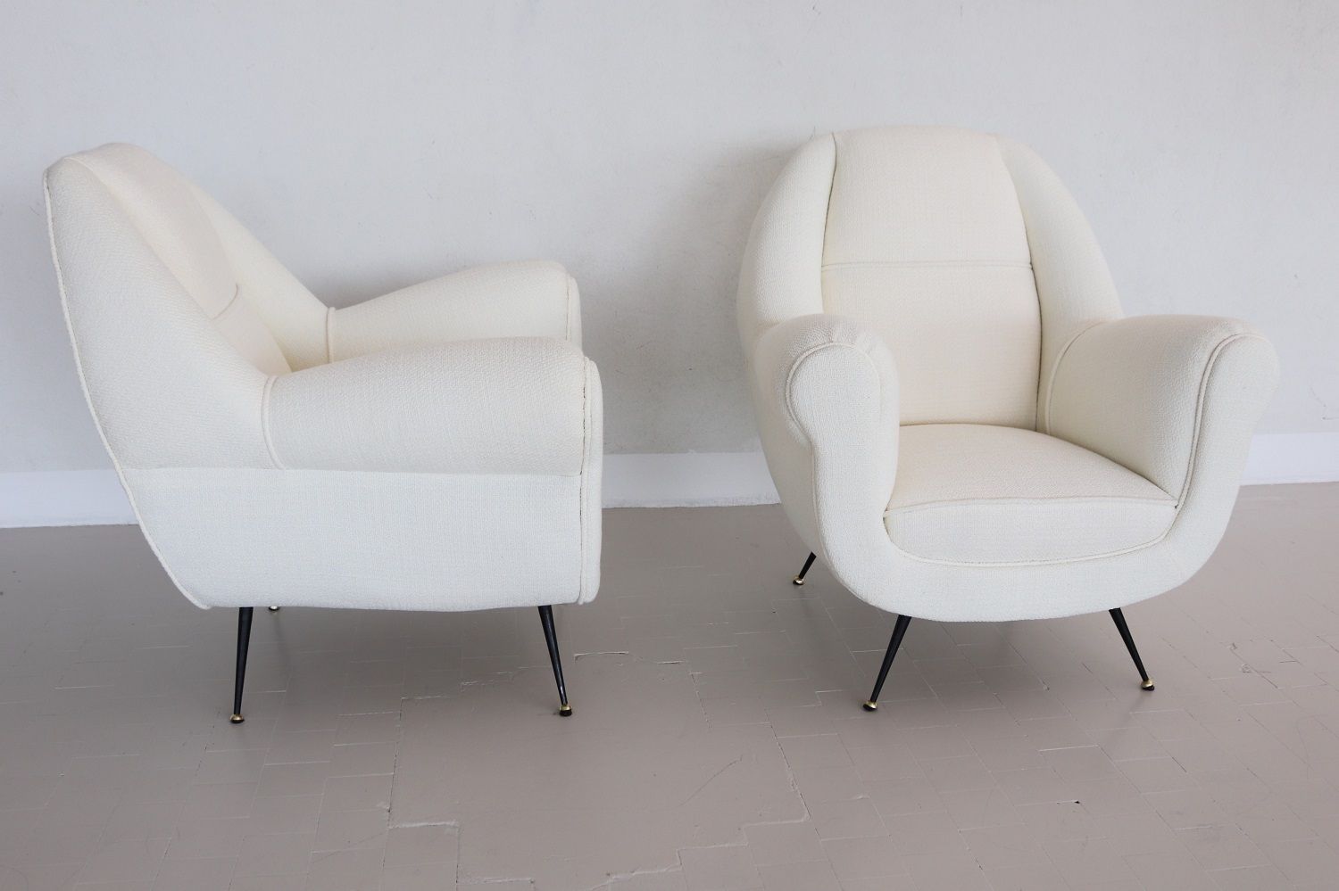 Italian Midcentury Armchairs In Off White Upholstery And Brass Stiletto Feet, 1950s photo vinterior