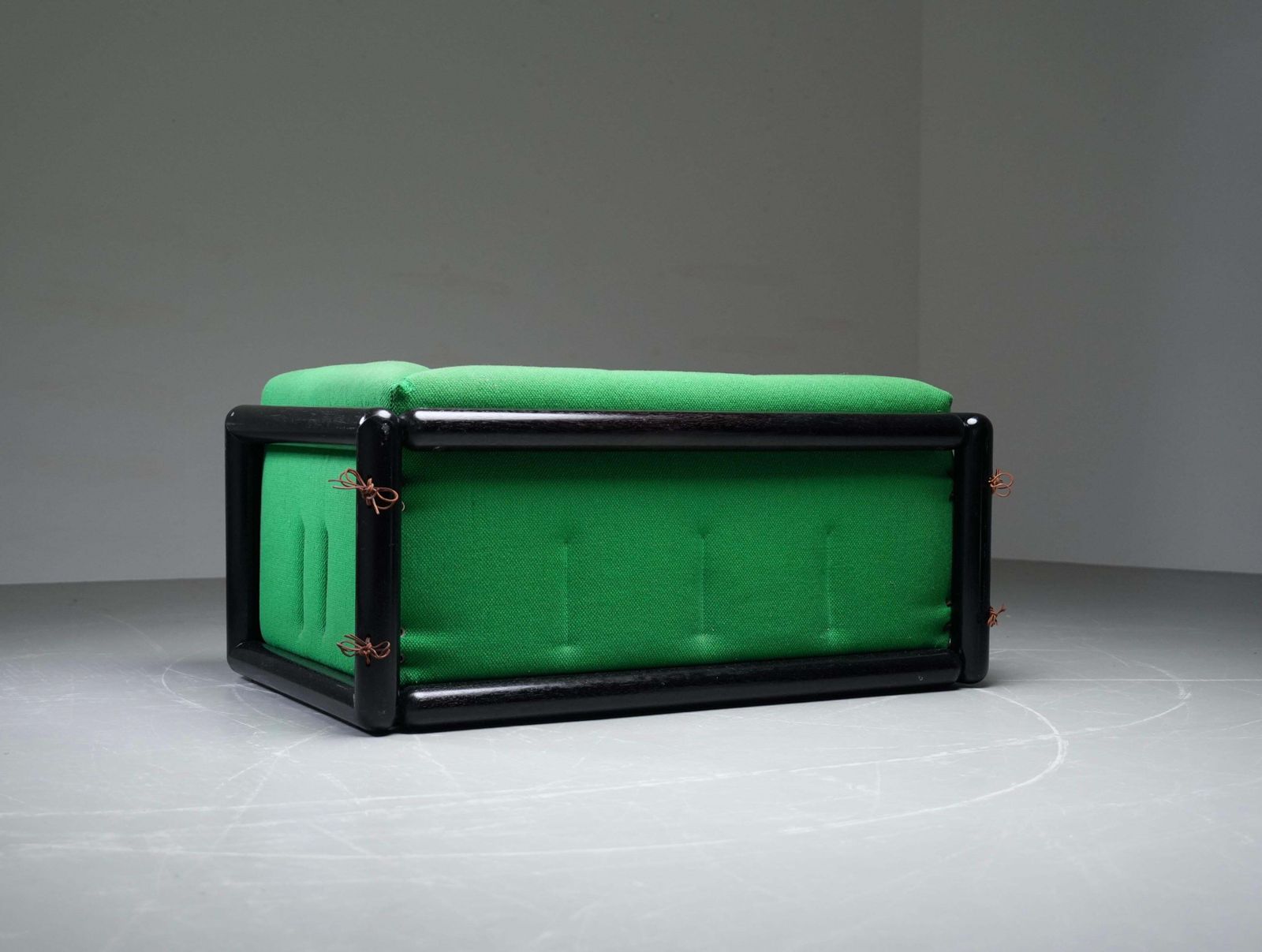 Carlo Scarpa 'Cornaro' Sofa In Irokohout Voor Gavina, Vroege Editie, Italië, Jaren 1970 photo Meubels