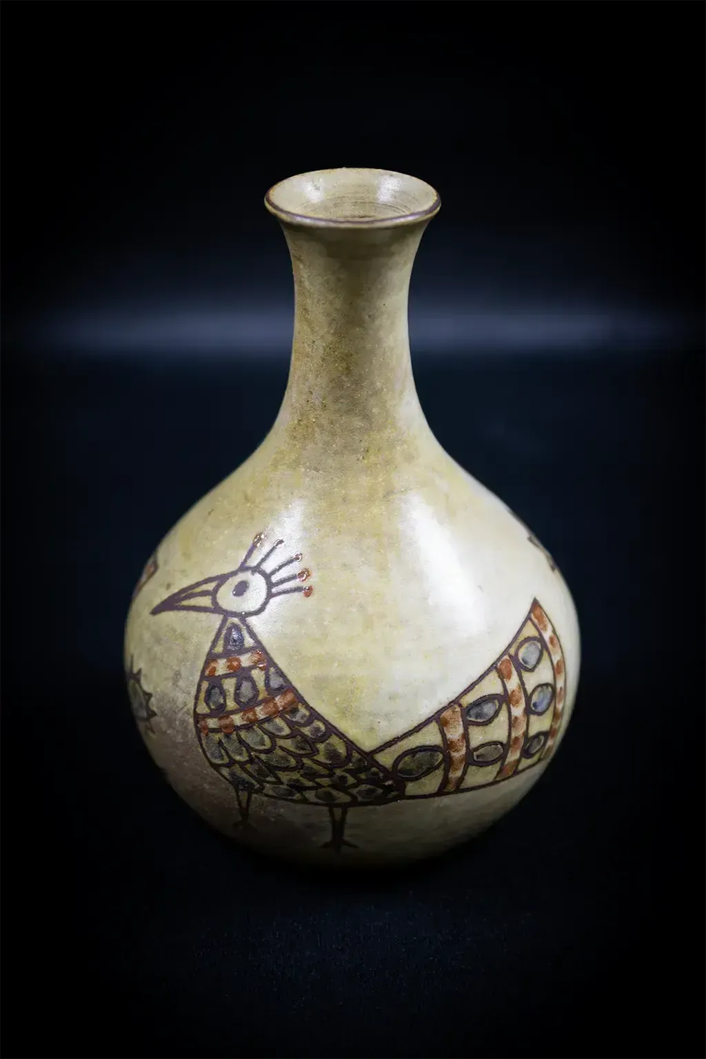 Petit vase décoré d'oiseaux et de fleurs stylisés, par Olivier Pettit