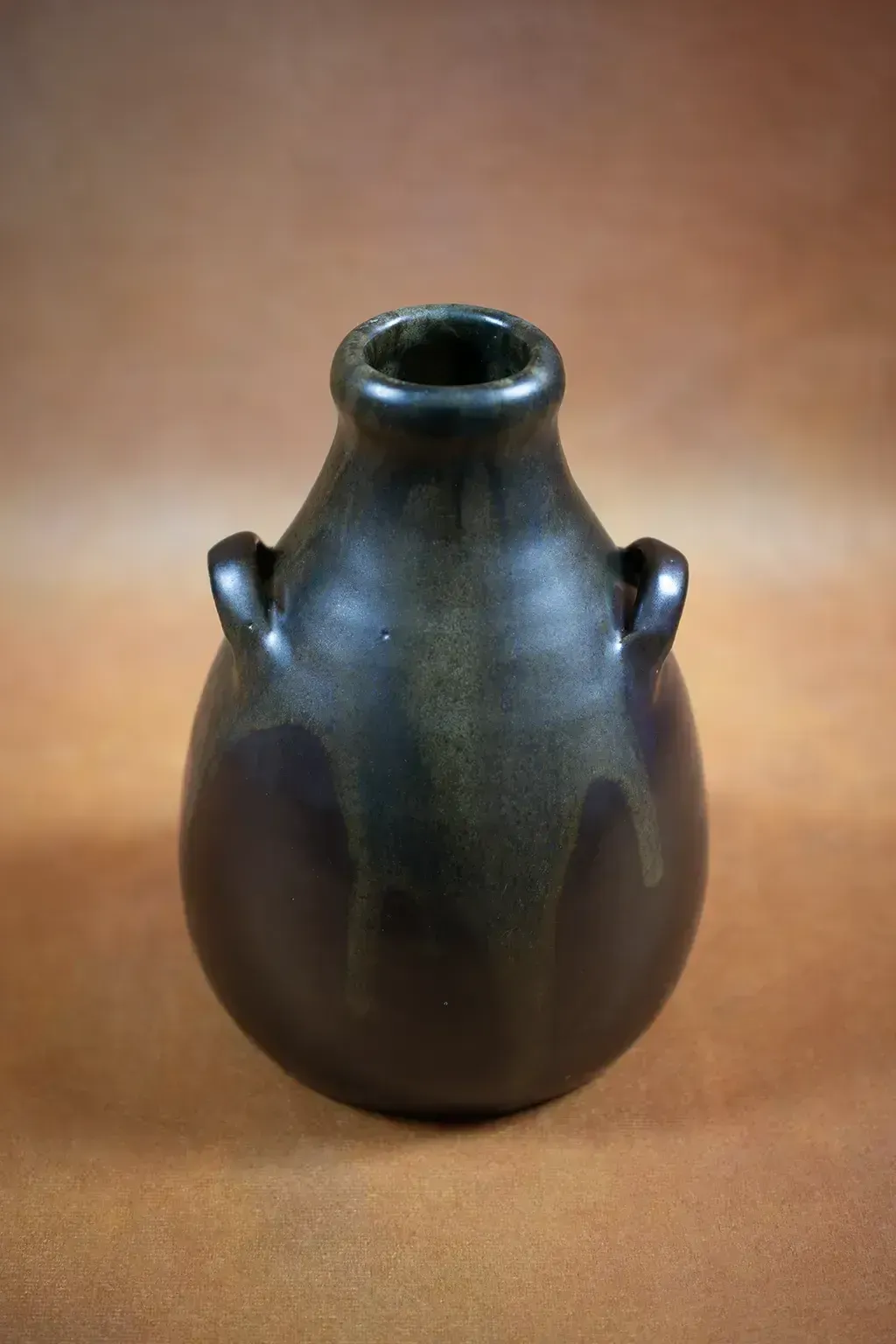 Vase en forme de poire à deux petites anses par Pointu, grès de Puisaye - céramique Art Nouveau française photo vinterior