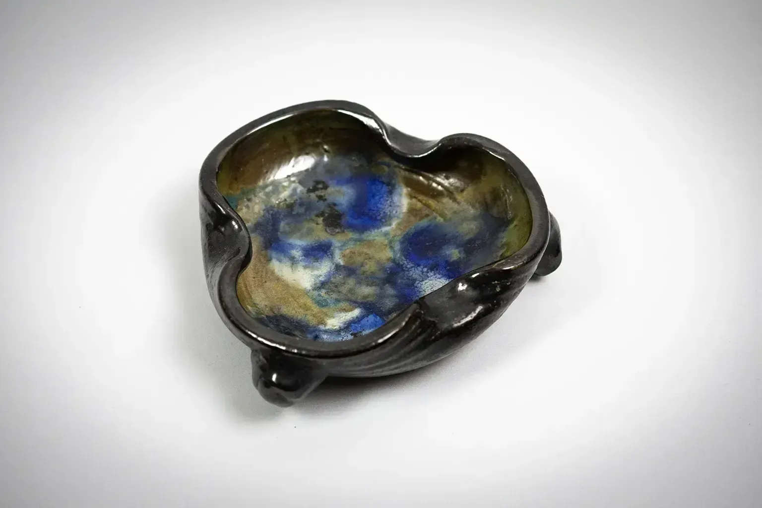 Tripod Bowl In Flamed Glazed Stoneware – Attributed To Roger Guérin, Belgium, Art Deco Period
