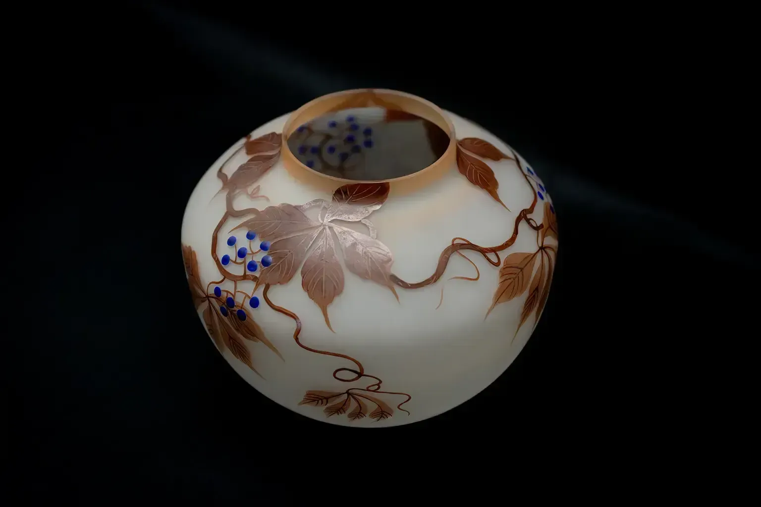 Vase Art Nouveau en verre satiné émaillé, par Fanus photo furniture