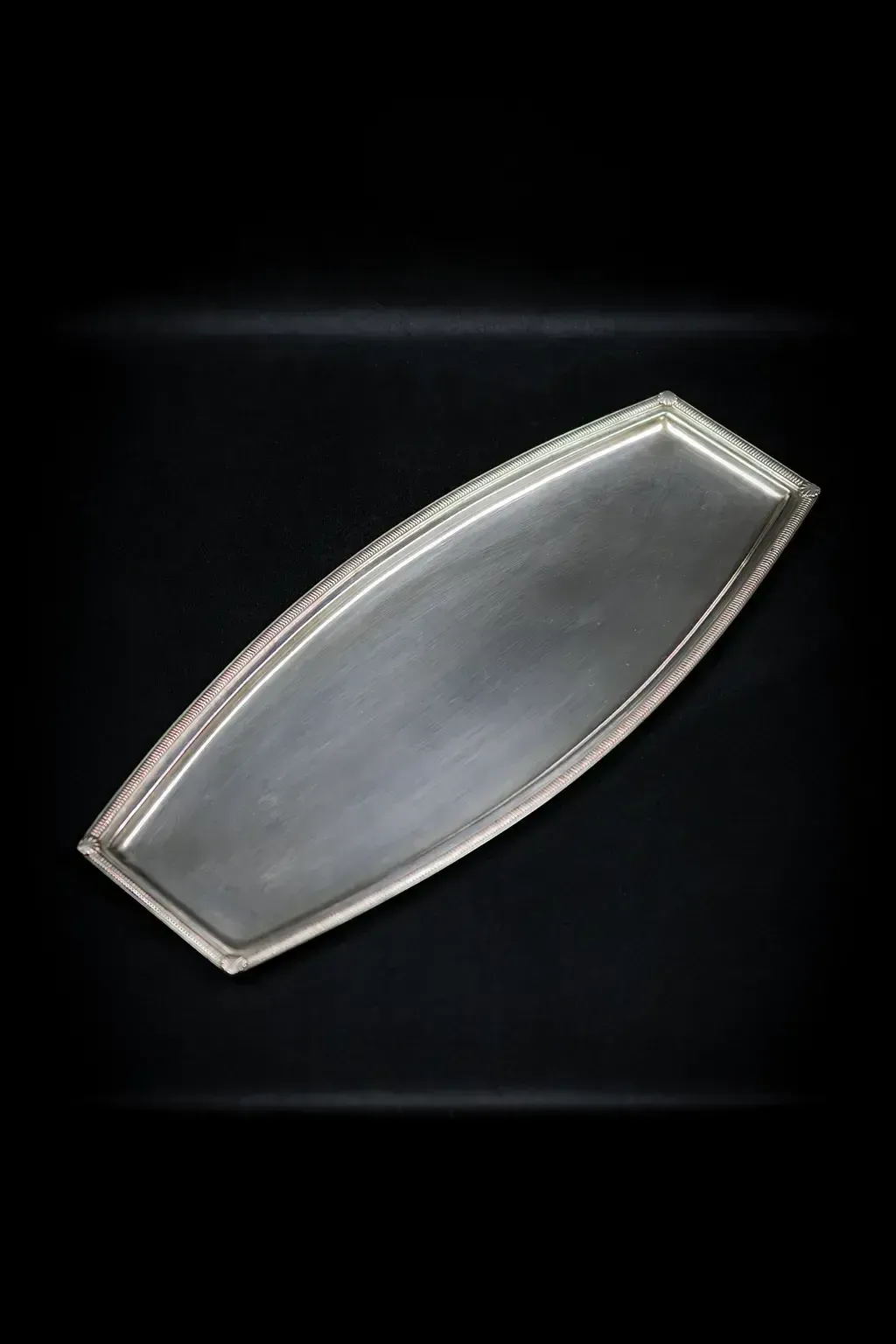 Présentoir à gâteau en métal argenté, motif coquilles - poinçonné, 38 x 15 cm photo furniture