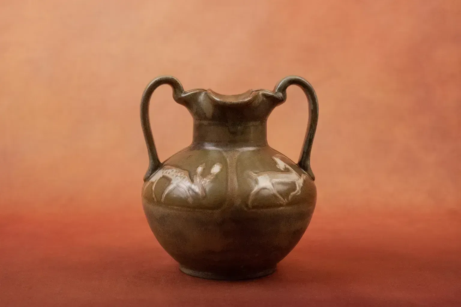 Vase en grès émaillé Art Nouveau à décor de cerfs stylisés, par Louis Lourioux photo for sale