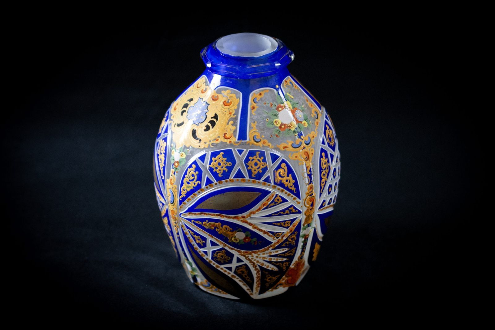 Vase en cristal overlay bleu et blanc, XIXe siècle, art ottoman photo Décoration