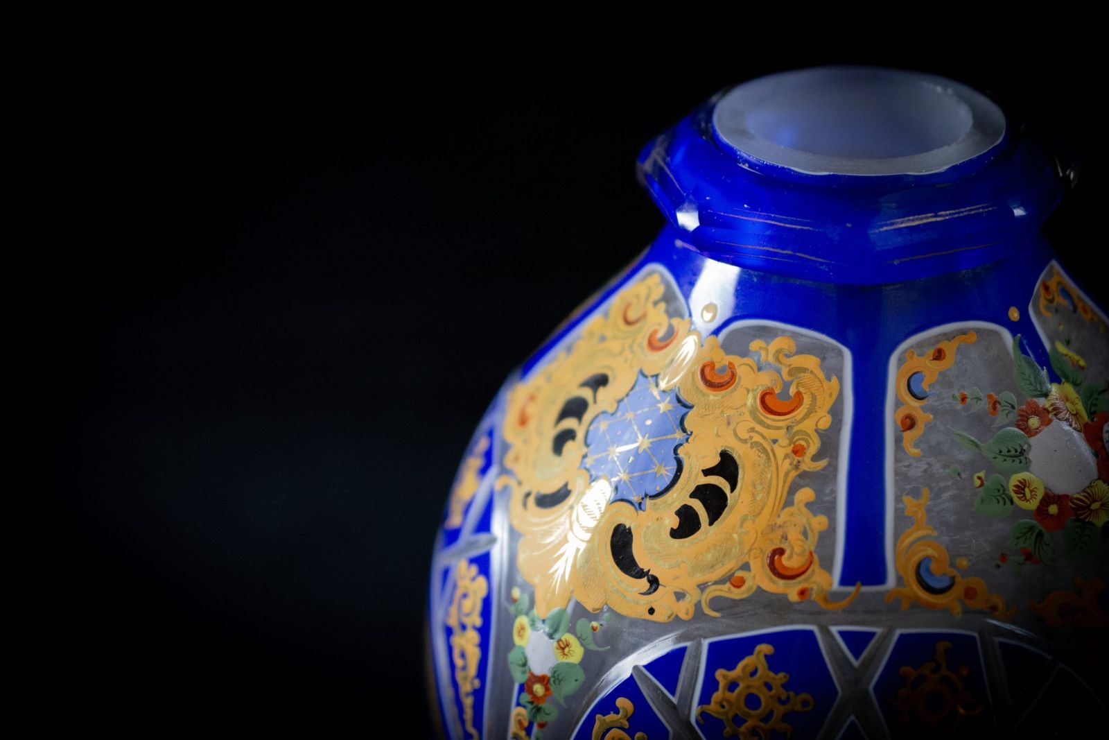 Décoration Vase en cristal overlay bleu et blanc, XIXe siècle, art ottoman photo