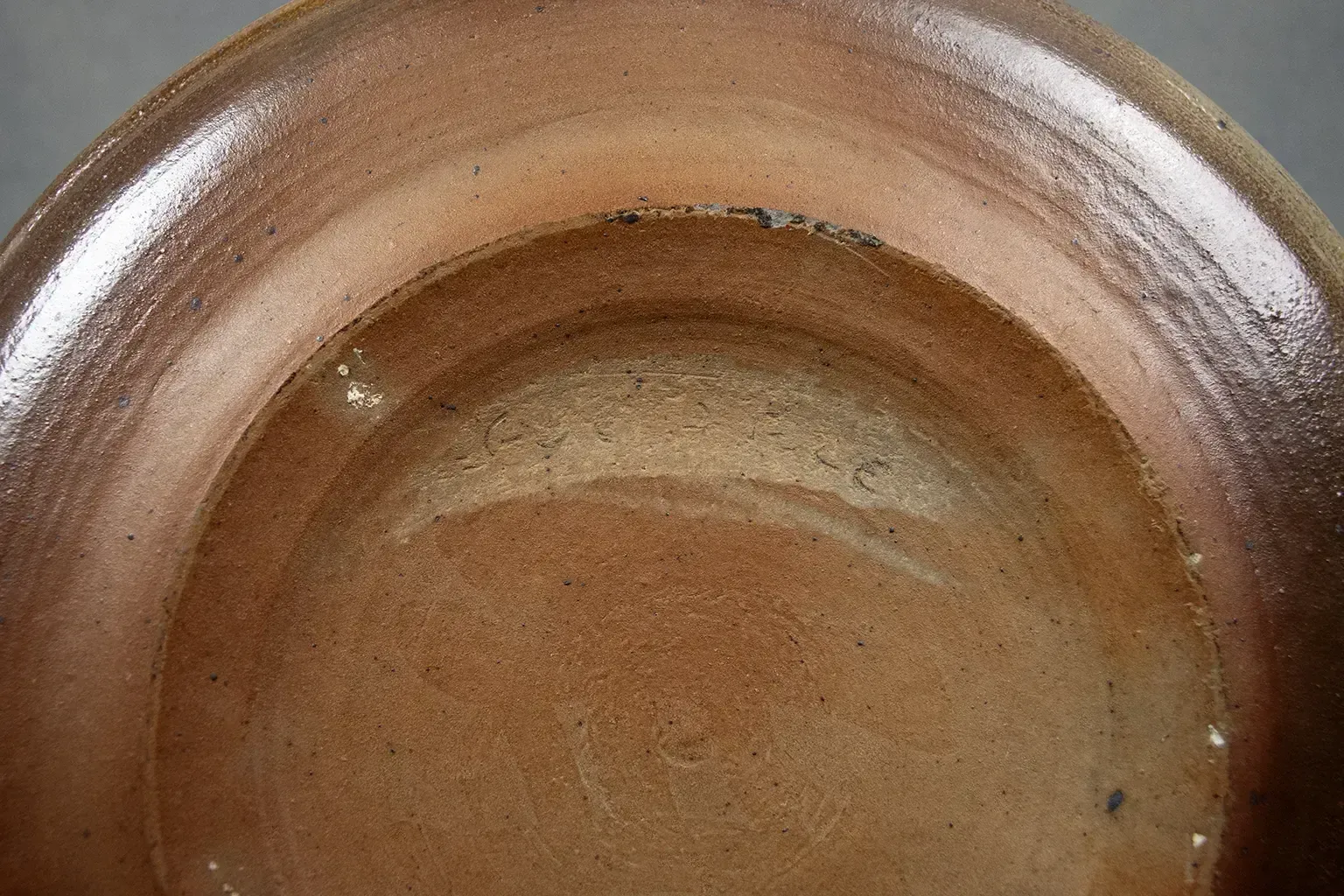 photo for sale Michel Gardelle — Stoneware schaal met gestileerde vogeldecoratie, ca. 1980, gesigneerd
